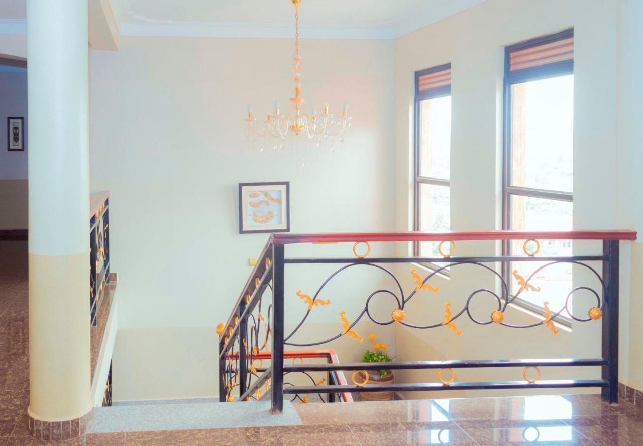 Sapphire Hotel Entebbe Kigo Kajansi Extérieur photo