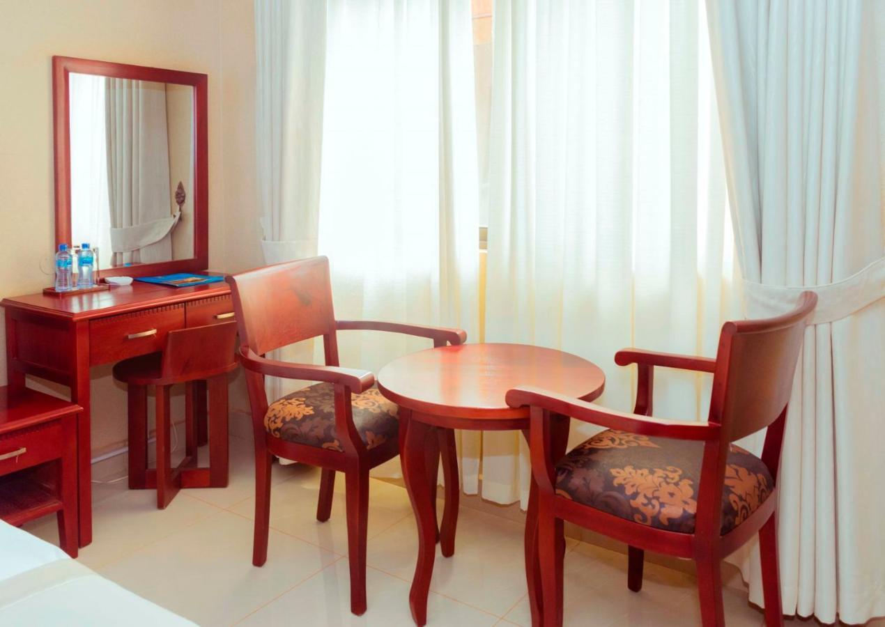 Sapphire Hotel Entebbe Kigo Kajansi Extérieur photo