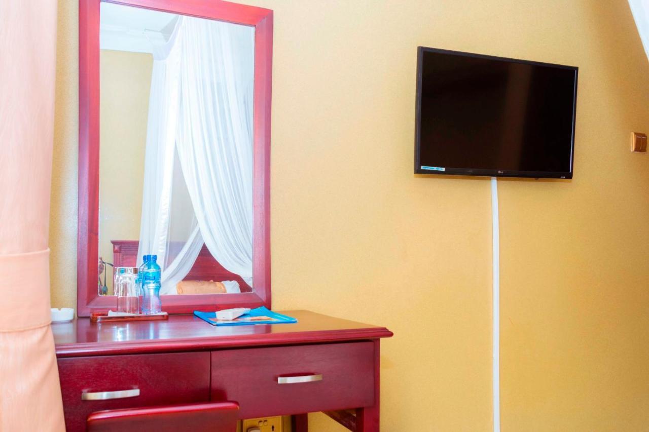 Sapphire Hotel Entebbe Kigo Kajansi Extérieur photo