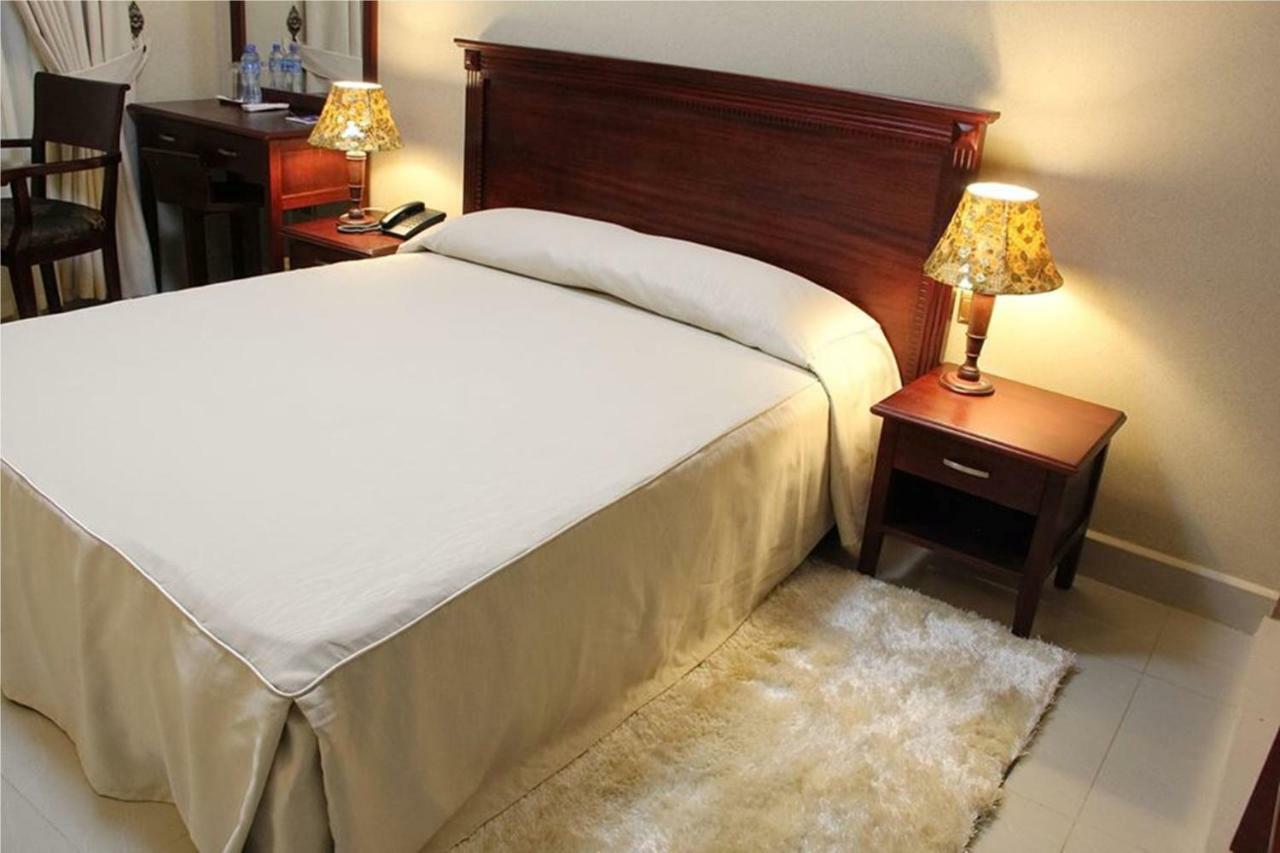 Sapphire Hotel Entebbe Kigo Kajansi Extérieur photo