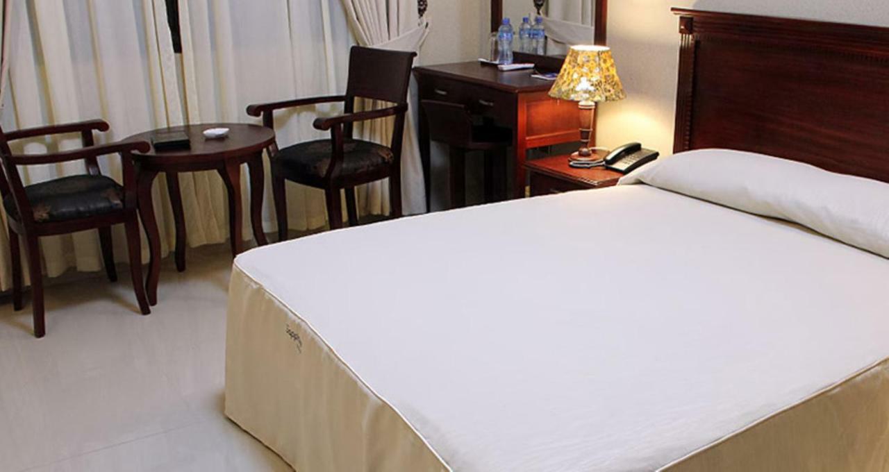 Sapphire Hotel Entebbe Kigo Kajansi Extérieur photo