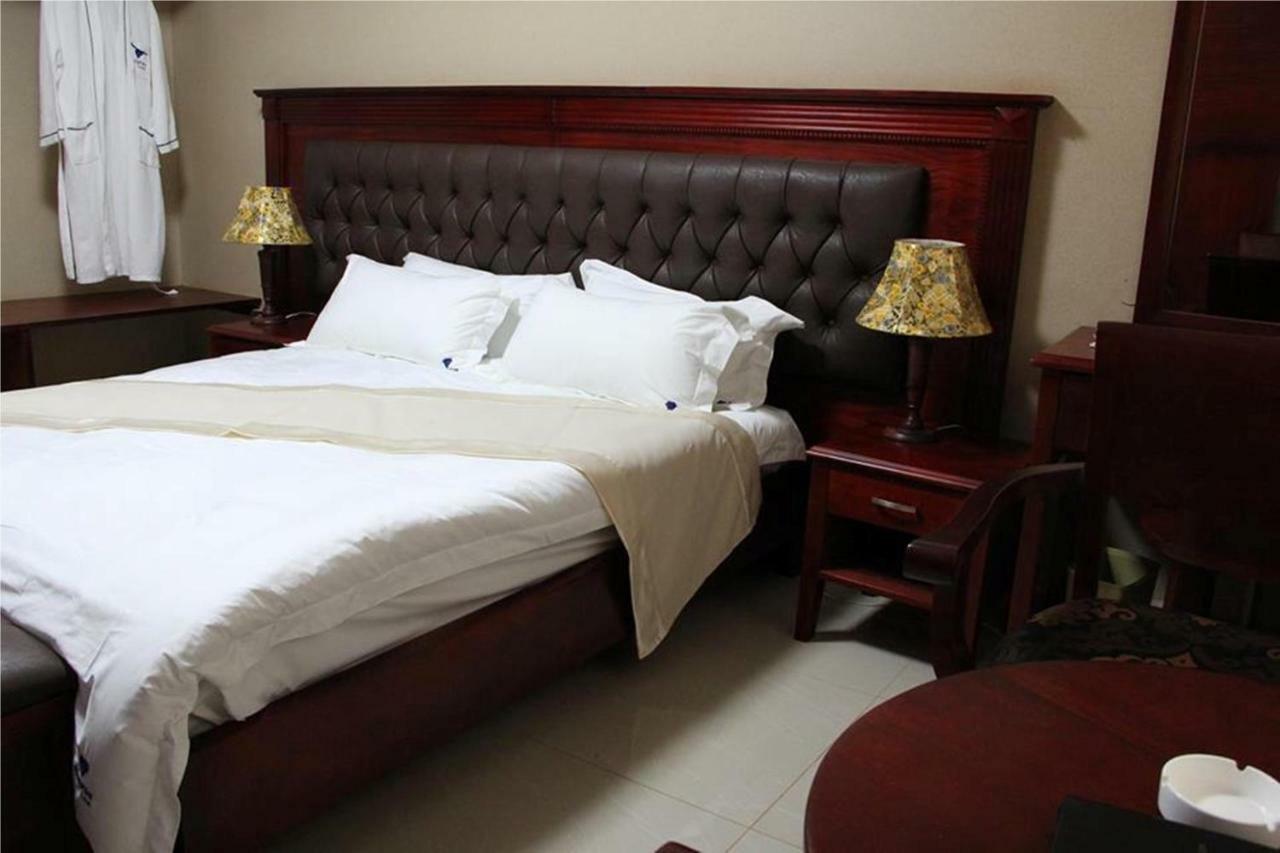 Sapphire Hotel Entebbe Kigo Kajansi Extérieur photo