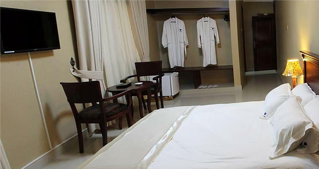 Sapphire Hotel Entebbe Kigo Kajansi Extérieur photo