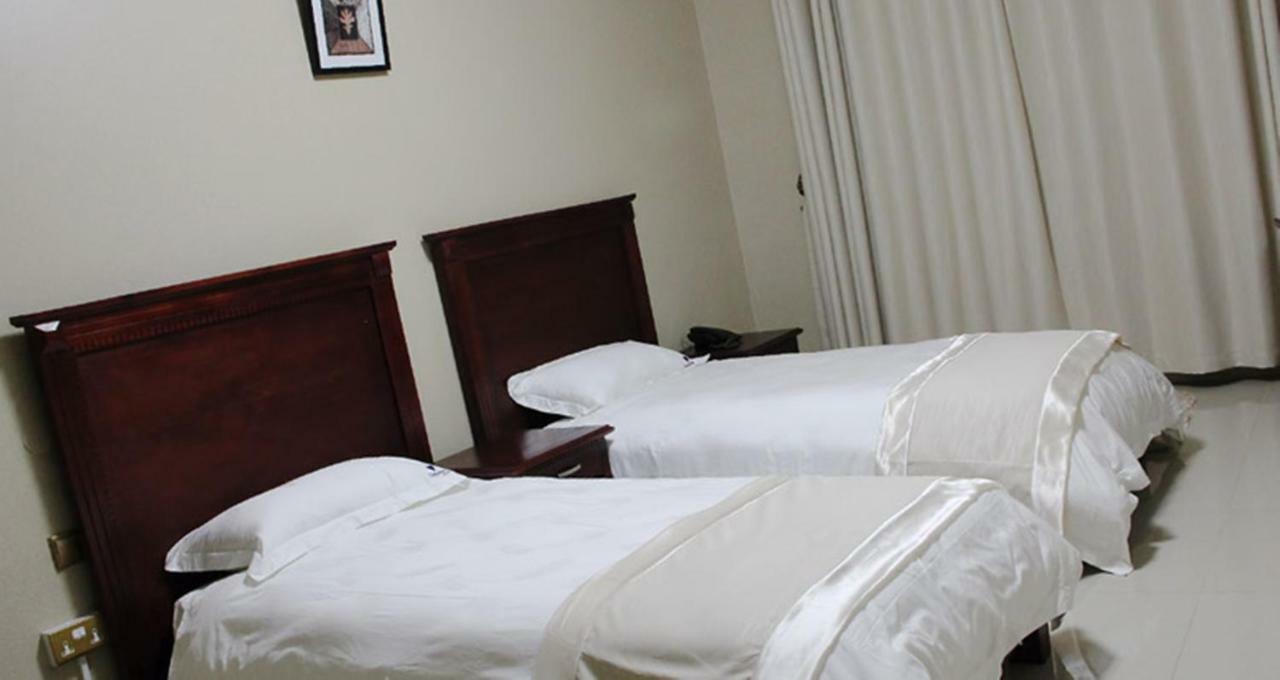Sapphire Hotel Entebbe Kigo Kajansi Extérieur photo