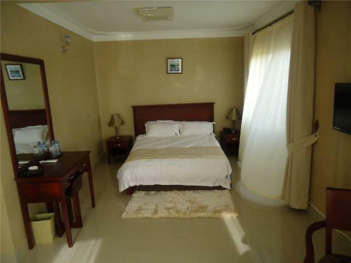 Sapphire Hotel Entebbe Kigo Kajansi Extérieur photo